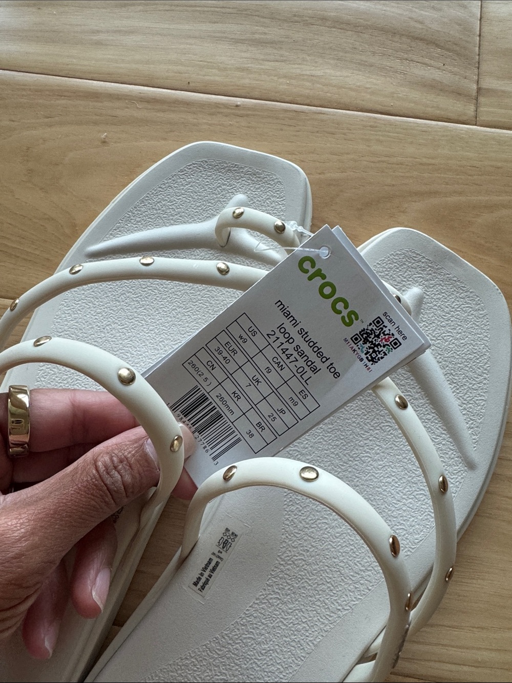 CROCS Miami studded toe loop sandal - Picture 5 of 5
